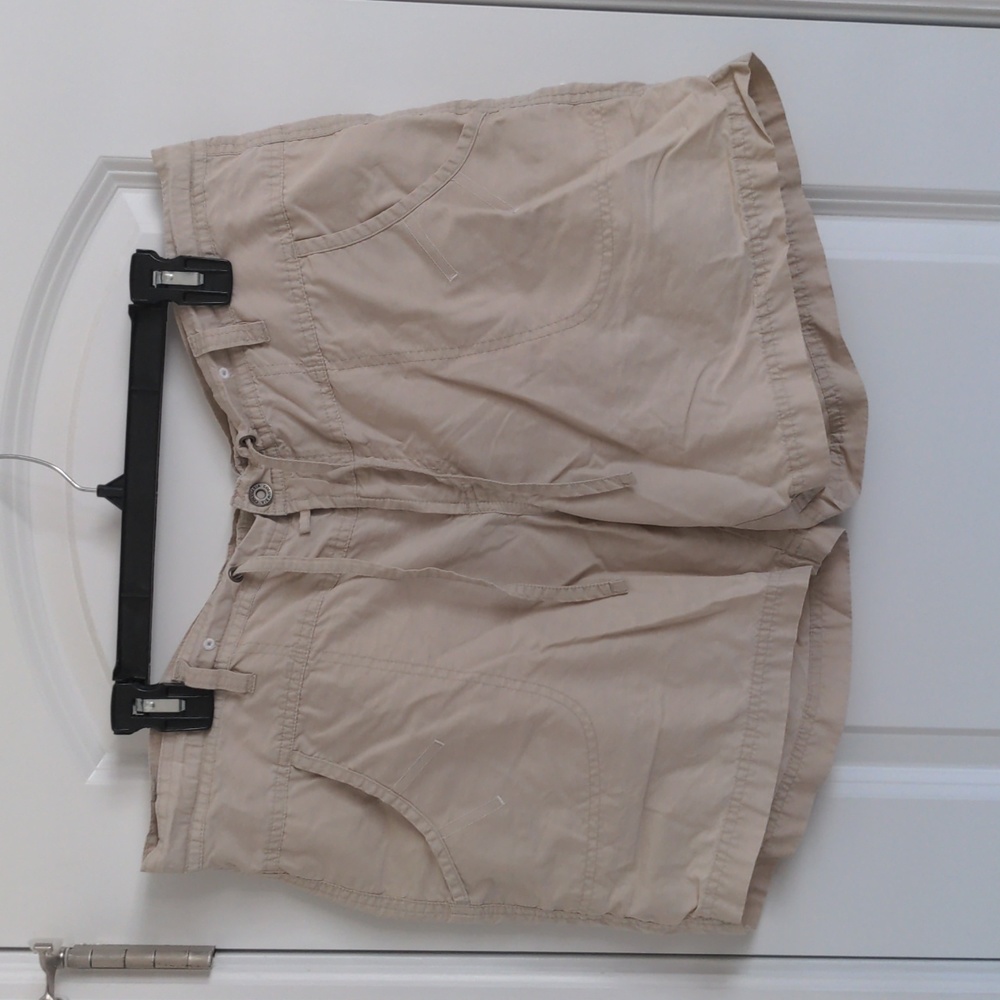 L Columbia Shorts